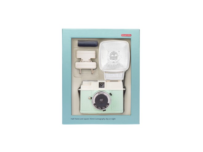 ロモ、淡いグリーンの35mmフィルムカメラ「Diana Mini Picnic