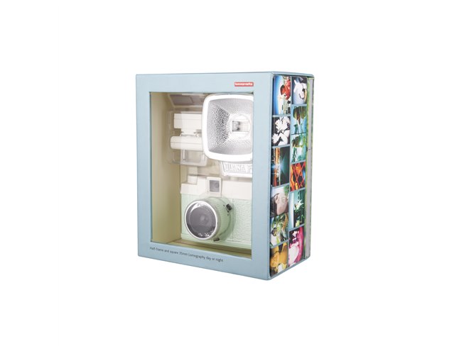 ロモ、淡いグリーンの35mmフィルムカメラ「Diana Mini Picnic