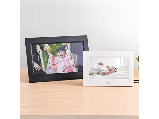 サンワ、USBメモリーとSDカード対応の7型/10型デジタルフォトフレーム