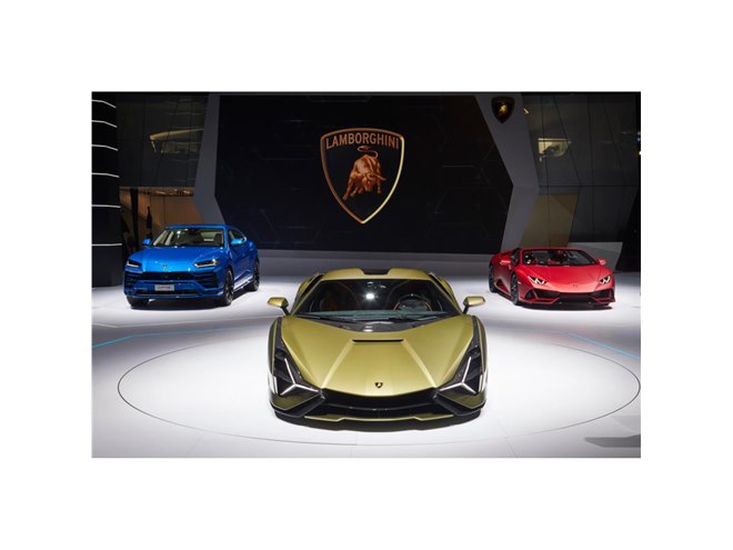 ランボルギーニが「シアンFKP 37」を世界初公開 故ピエヒ氏への敬意を