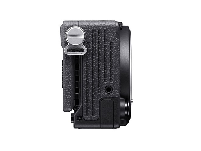 シグマ、小型フルサイズミラーレス「SIGMA fp」の発売日と価格を