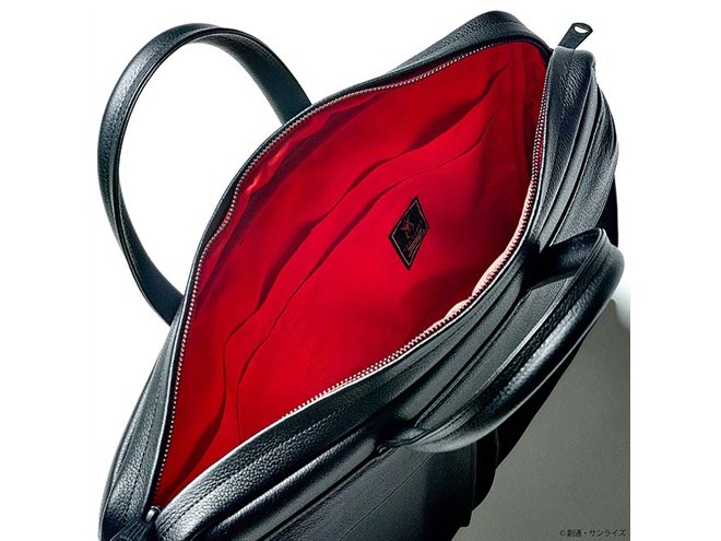 赤い彗星の「シャア」をモチーフにしたPORTERコラボの革製バッグや