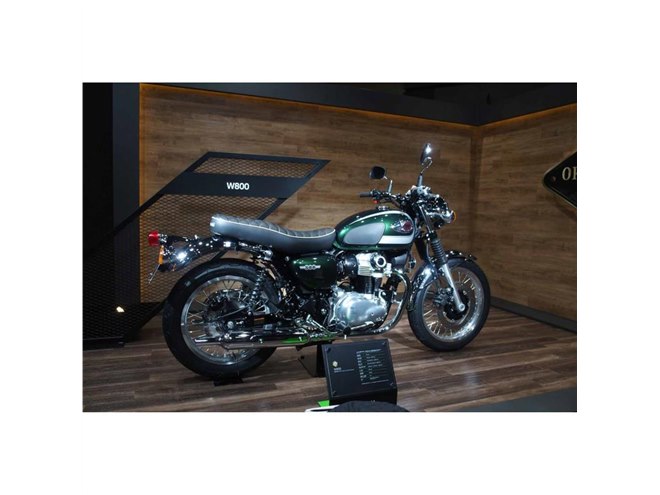 カワサキが3モデルを同時に世界初披露 「W800」「Z H2」「ニンジャZX