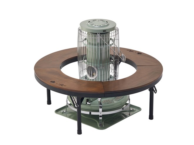 別売りストーブを入れて囲炉裏スタイルに、LOGOS×ALADDINのストーブ