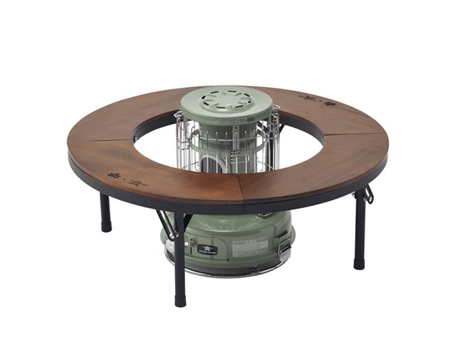 別売りストーブを入れて囲炉裏スタイルに、LOGOS×ALADDINのストーブ