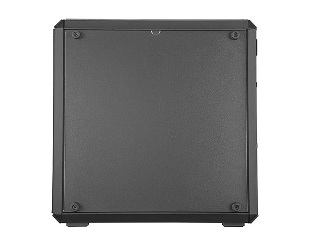 クーラーマスター、横置きにも対応したミニタワー型PCケース