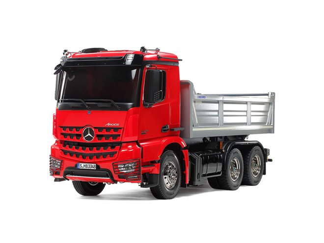 タミヤ、イタリアンレッドに塗装した「メルセデス・ベンツ アロクス