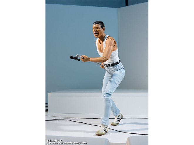 ライヴ・エイドの「フレディ・マーキュリー」可動フィギュア、マイク