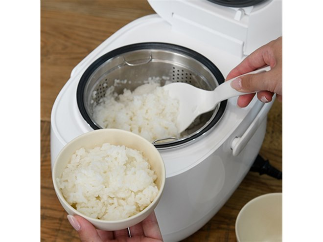 YAMAZEN、穴あき内釜が付属するマイコン炊飯器「YJF-M30CC」 - 価格.com