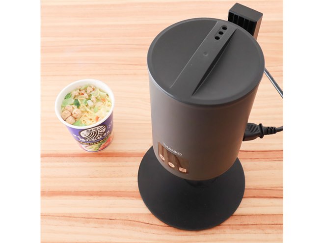 カップ麺メーカー「まかせ亭」が発売、湯沸かしからタイマーまで全自動