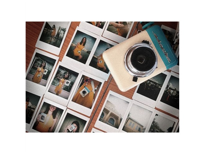 手動式で電源不要、60年代ビンテージ風インスタントカメラ「Escura