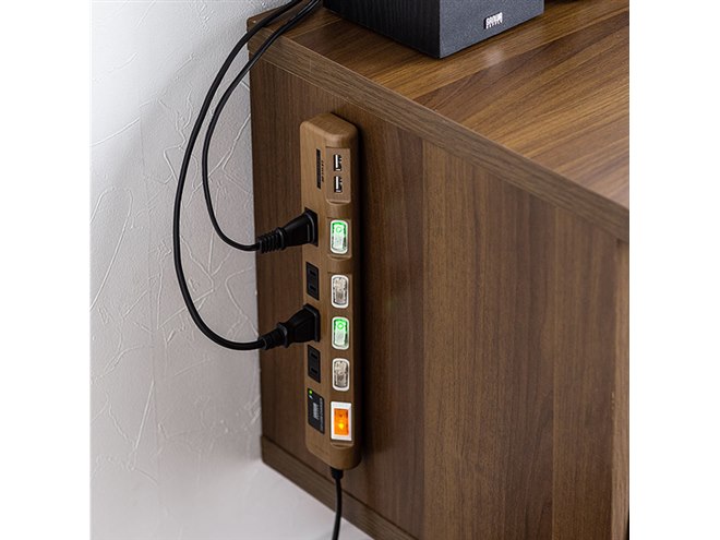 サンワ、木目調を採用したUSB2ポート＆AC4個口電源タップ - 価格.com