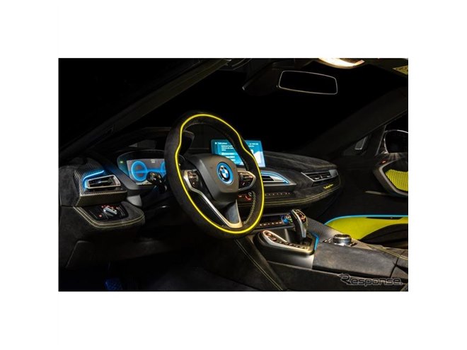 BMW i8 の蛍光イエロー仕様、アルカンターラが特注内装を開発 - 価格.com