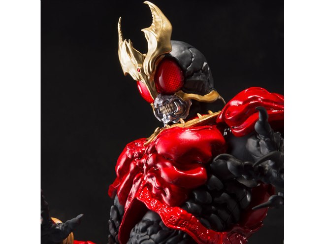 大山竜氏が造形した「仮面ライダークウガ」フィギュア、ゴ・バダー・バ型台座付き - 価格.com