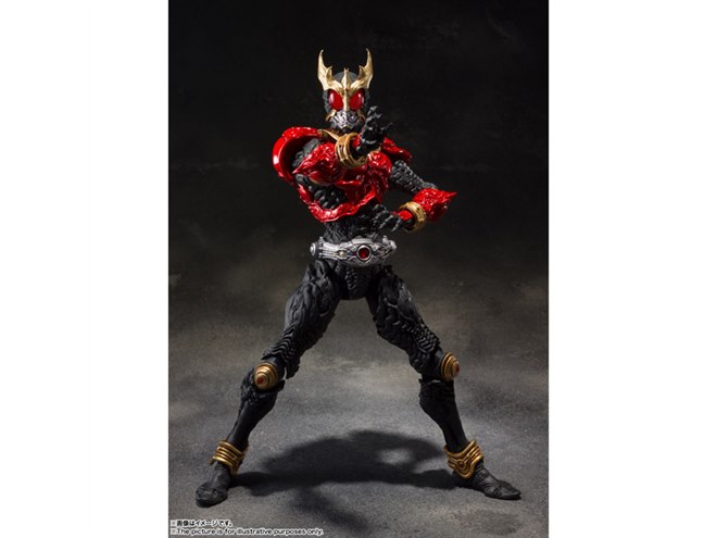 大山竜氏が造形した「仮面ライダークウガ」フィギュア、ゴ・バダー・バ型台座付き - 価格.com