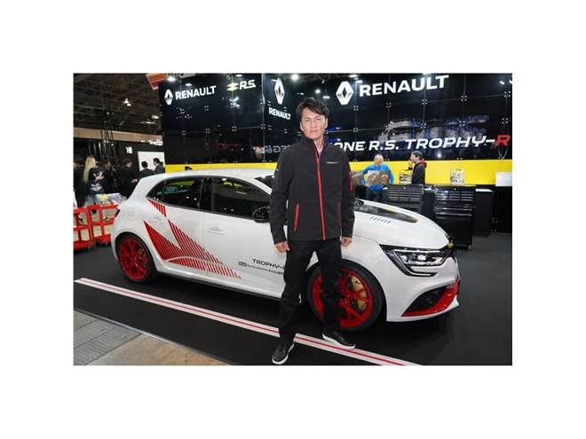 FF車ニュル最速の「ルノー・メガーヌR.S.トロフィーR」限定発売