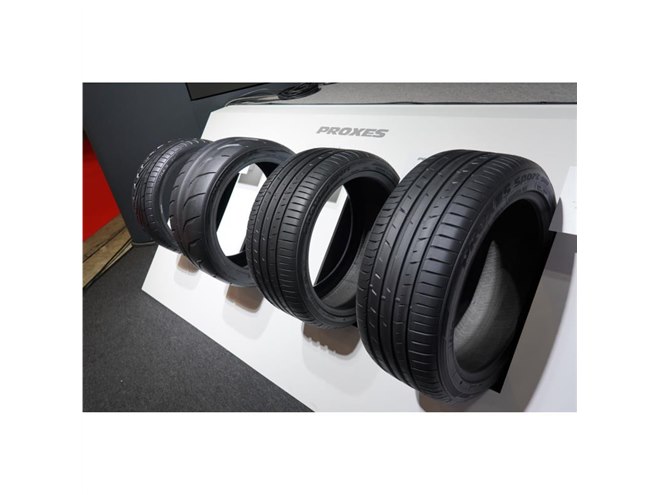 トーヨータイヤブースにはケン・ブロック選手など契約ドライバー