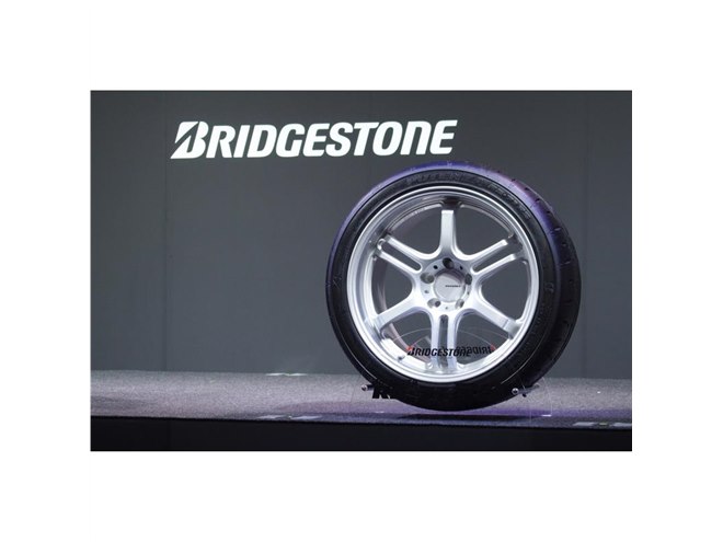 ブリヂストンが「ポテンザ」の新製品「RE-71RS」と「アドレナリンRE004