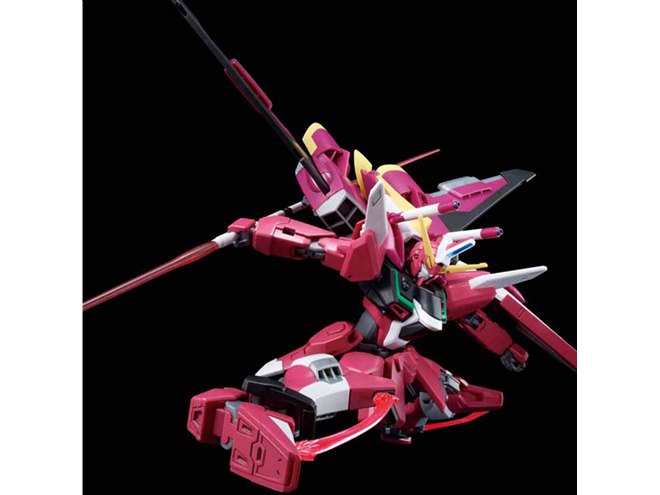 バンダイ、空中戦時のシルエットを再現できる「∞ジャスティスガンダム