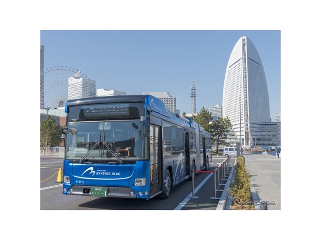 国産初のハイブリッド連節バス「BAYSIDE BLUE」が横浜でデビュー