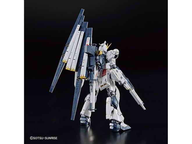 バンダイ、“豪華なチタニウムフィニッシュ”の「νガンダム」限定ガンプラを再販 - 価格.com