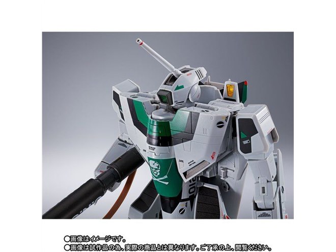 バンダイ、劇場版「VF-1A バルキリー（柿崎速雄機）」を1/48相当でモデル化 - 価格.com