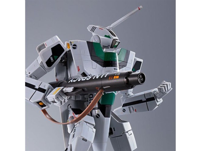 バンダイ、劇場版「VF-1A バルキリー（柿崎速雄機）」を1/48相当でモデル化 - 価格.com