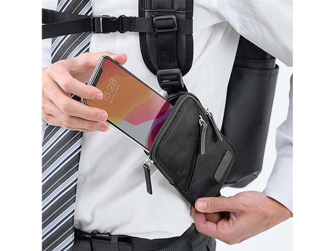 サンワ、リュックなどに取り付けられるスライド式スマートフォンポーチ