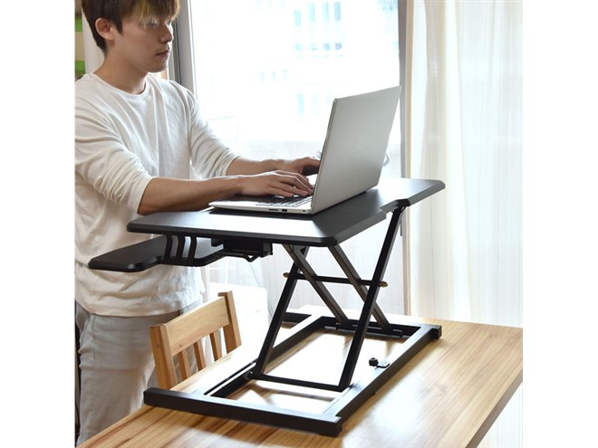 机上に高さ125～420mmをプラスする「置くだけスタンディングデスク