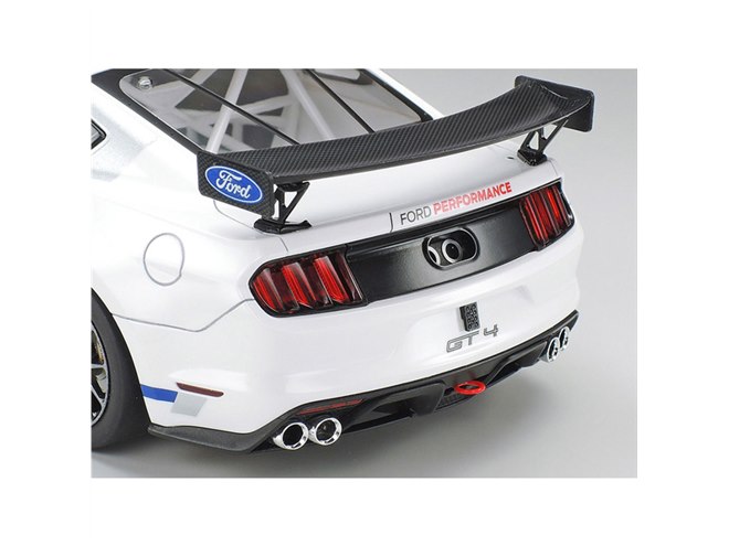 マスタングGT4」1/24模型、「＃18」と「＃17」のカラー選択式 - 価格.com