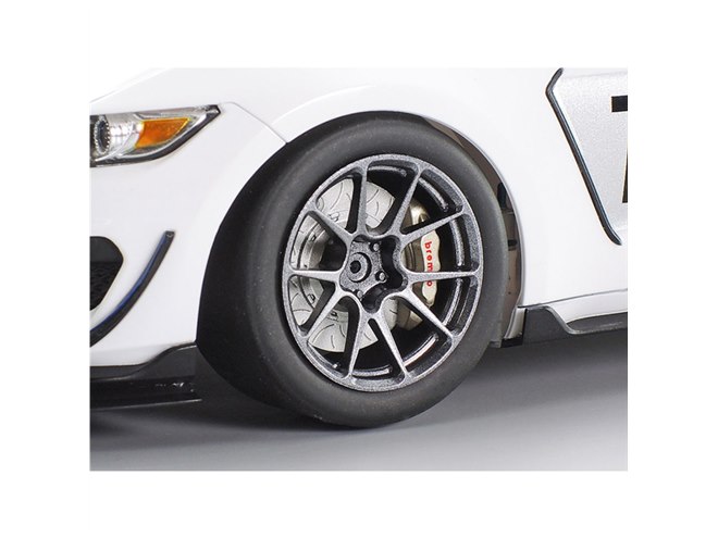 マスタングGT4」1/24模型、「＃18」と「＃17」のカラー選択式 - 価格.com