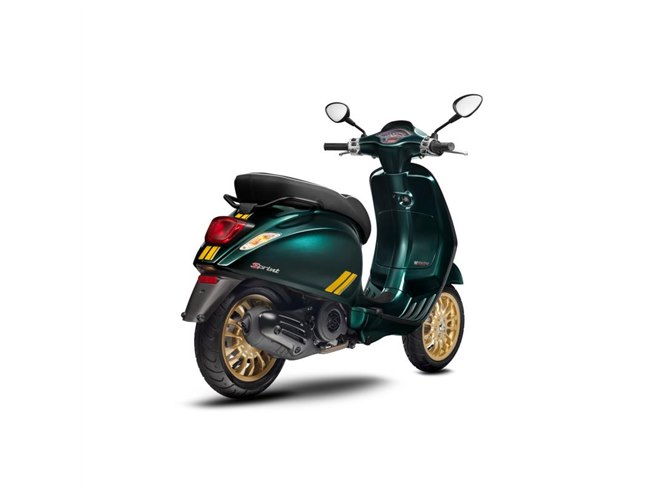 ベスパGTSスーパー150／スプリント150」に往年のレーサーをほうふつ