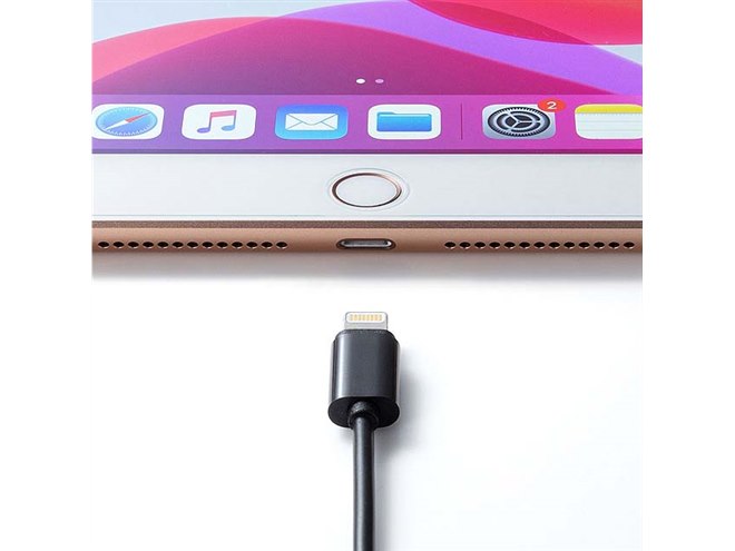 サンワ、Lightning端子を搭載したiPad専用キーボード「SKB-IP3BK