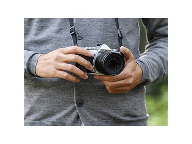 オリンパス、「OM-D E-M5 Mark III 12-45mm F4.0 PROキット」を6