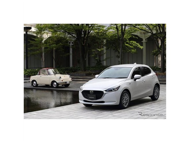 マツダ2 100周年特別記念車】白と赤を基調としたカラー