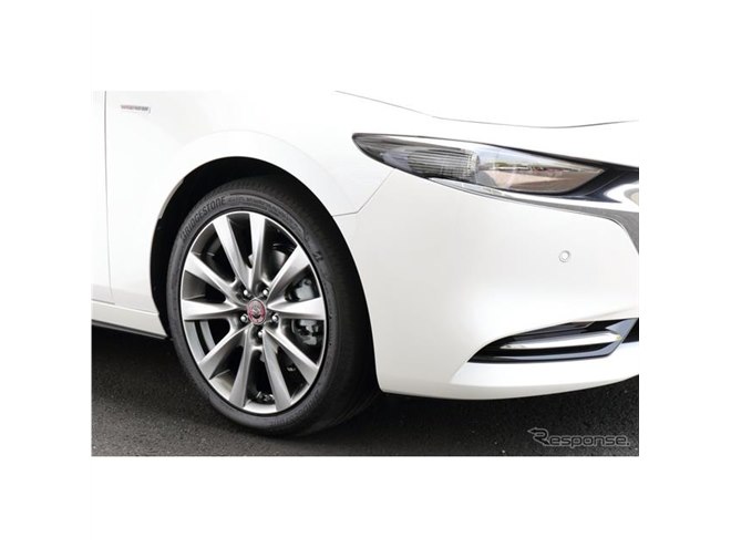 マツダ３，１００周年記念モデルに付いていたマツダフロントマーク（傷なし） マツダ MAZDA3 ファストバック 2019年モデル X 100周年特別記念車 (MT