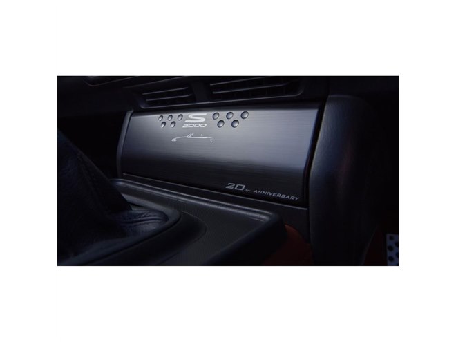 ホンダS2000」のデビュー20周年記念アクセサリーの販売がスタート