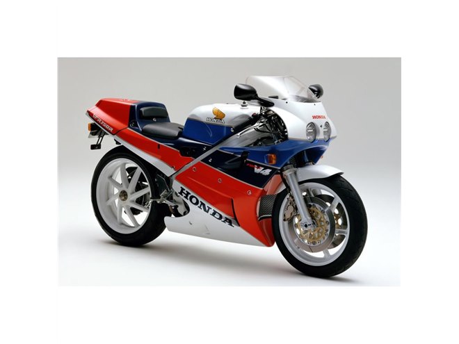 ホンダが「VFR750R（RC30）」のリフレッシュプランを発表 - 価格.com