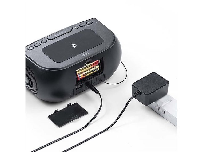 サンワ、FMラジオやデジタル時計を搭載したワイヤレス充電器「400