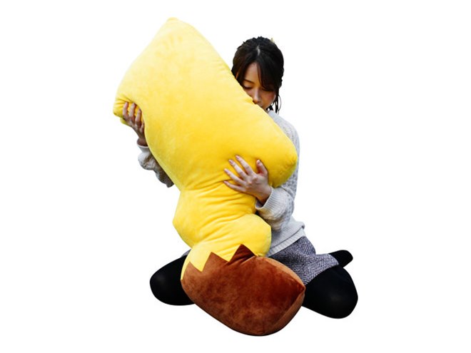ぎゅっ！ と抱きしめられる」ピカチュウのしっぽが抱き枕で登場