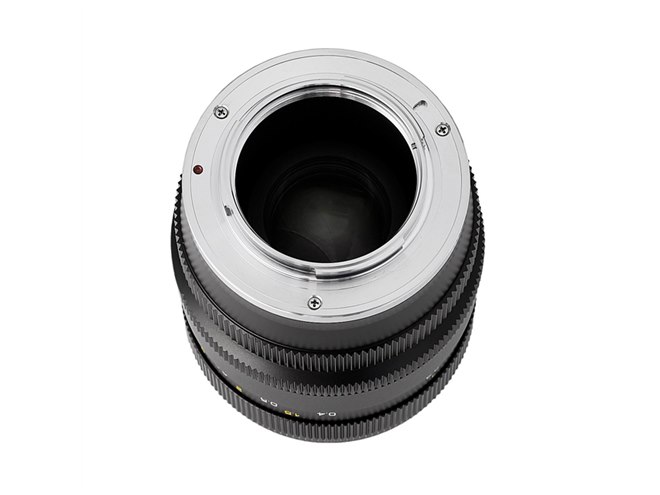 中一光学、「CREATOR 35mm F2/85mm F2/135mm F2.8 II」にXマウント追加