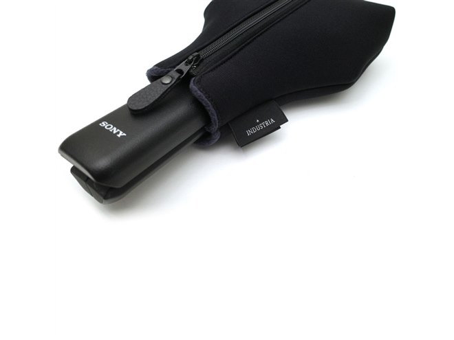 シューティンググリップ付きで収納できる「VLOGCAM ZV-1」向けカメラ