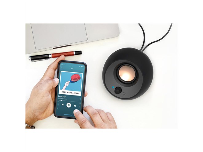 クリエイティブ、球形状のBluetooth対応スピーカー「Creative Pebble