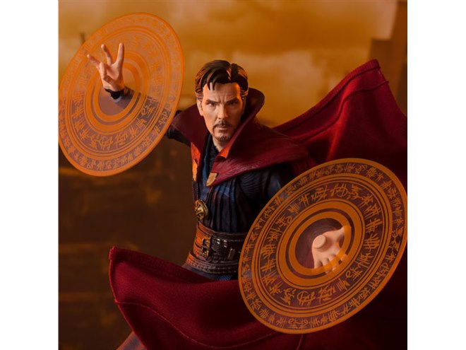 バンダイ、ワイヤー内蔵の布マント付き「S.H.Figuarts ドクター