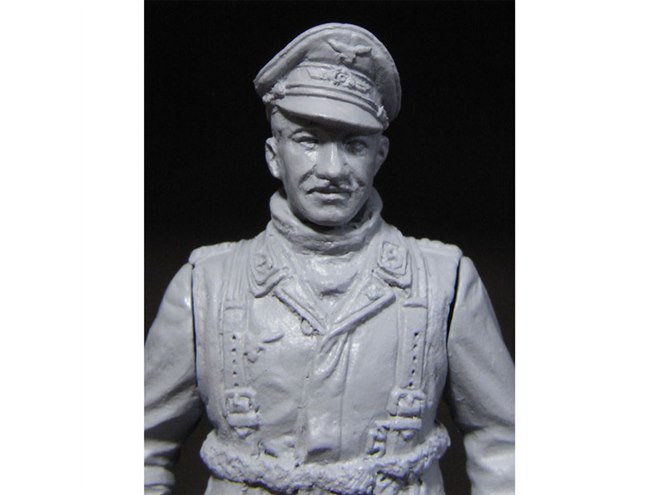 ハセガワ、「アドルフ ガーランド」搭乗機とレジン製フィギュアの