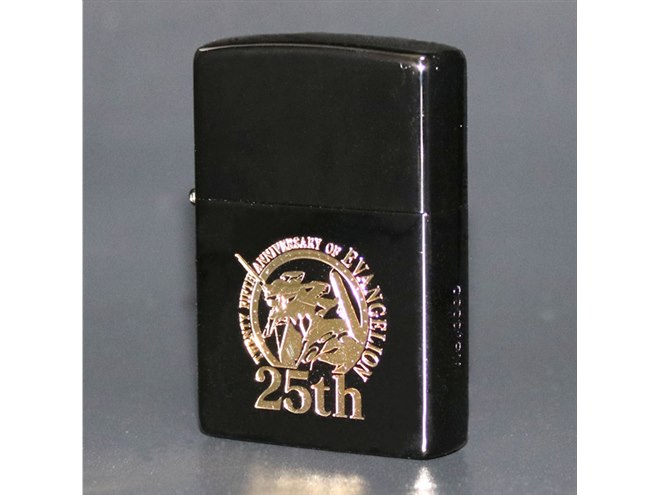 エヴァンゲリオン」25周年を記念したZIPPOライターが予約開始 - 価格.com