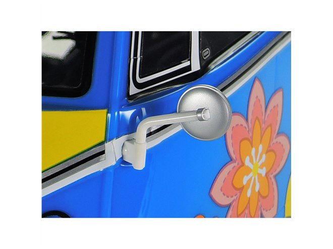 タミヤ、“フラワーパワー”カラーで仕上げた「RC フォルクスワーゲン