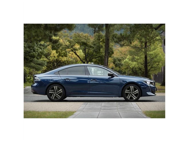 新発売 高級感 プジョー車用メモリーフォーム レザー シートベルト パッド 　2本1セット 2色選択可 ナッパレザーシートやサンルーフを装備、プジョー『308』に特別仕様