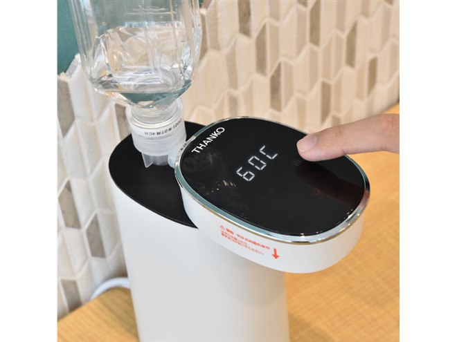 サンコー、2Lペットボトルにも対応する「ホットウォーターサーバー