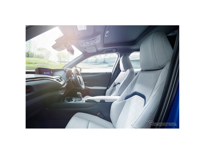 ���N�T�X UX300e�o�[�W����L�i�C���e���A�J���[�F�z���C�g�A�b�V���j